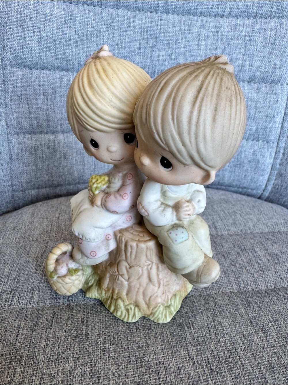 Precious Moments Blonde Boy and Girl on Tree Stump - Cream, Pastel Pink & Green
